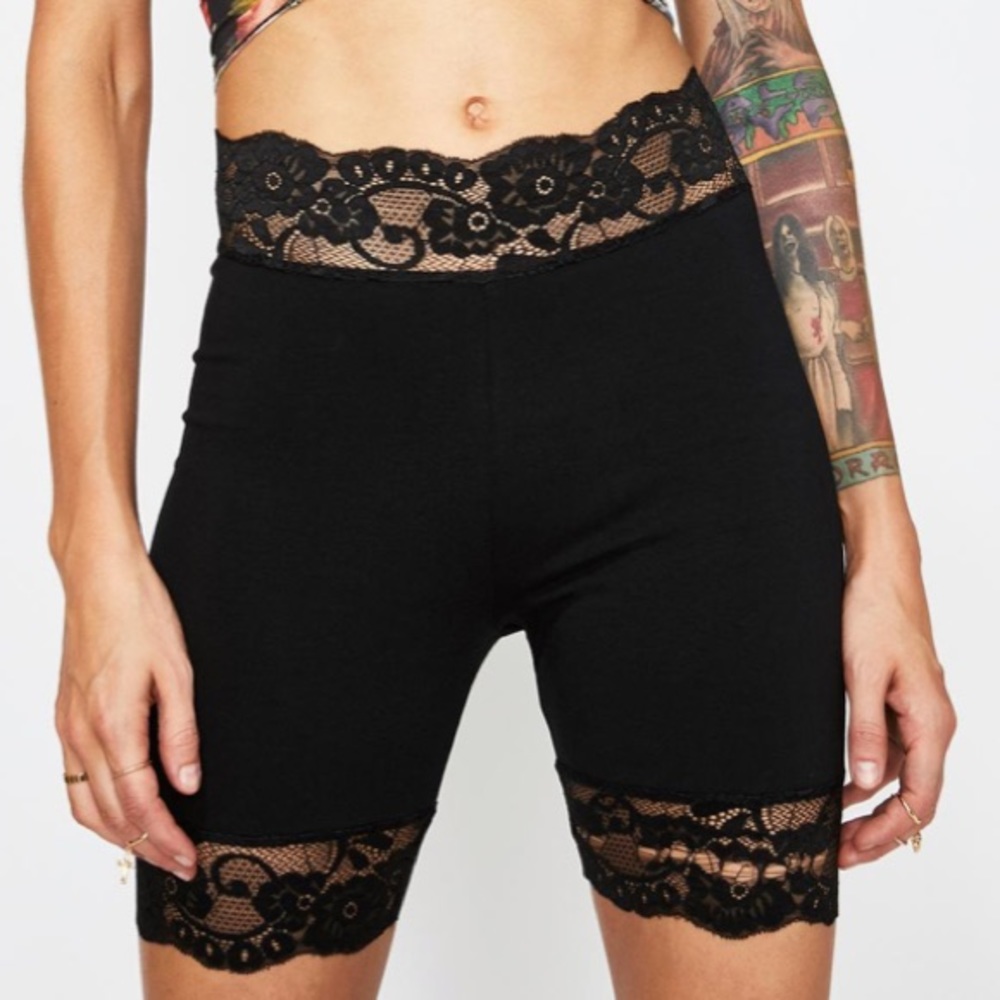 LACE BIKER SHORTS